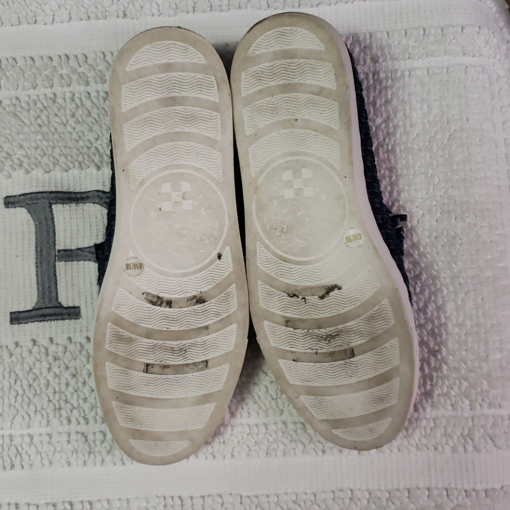 VINCE CAMUTO SNEAKERS - Picture 6 of 11